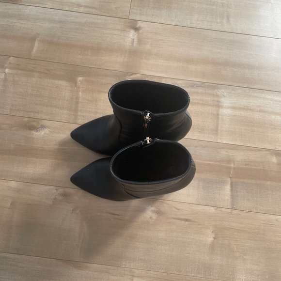 IDIFU - Pointed Toe High Heel Bootie (4" Heel) - Black - Gold Zipper - US 6 - Picture 2 of 4